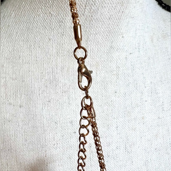 Betsy Johnson NWT Dragonfly Pendant Medallion Necklace Red & Gold - Picture 11 of 12